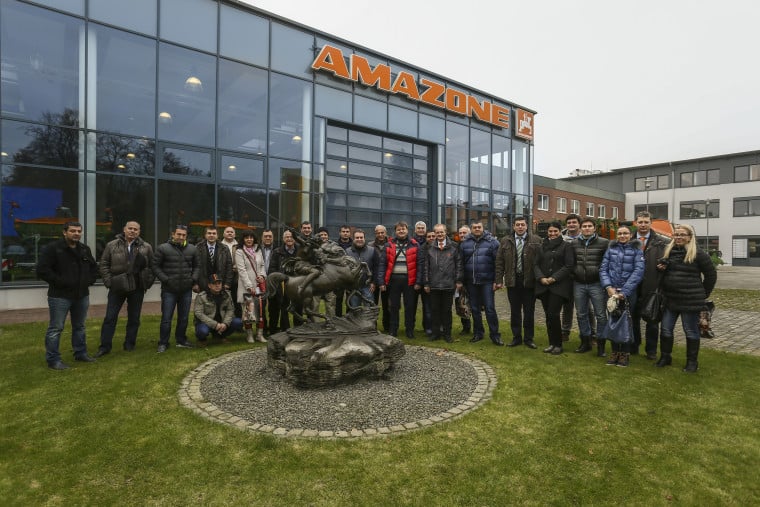 Фермери от България посетиха завода на Amazone
