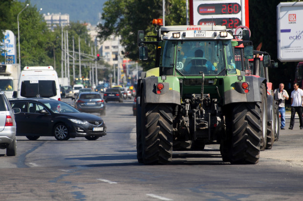 Демонстрационно зареждане на трактори в Стара Загора - 24 юли 2015 
