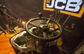 JCB представи иновативна скоростна кутия и нови модели товарачи