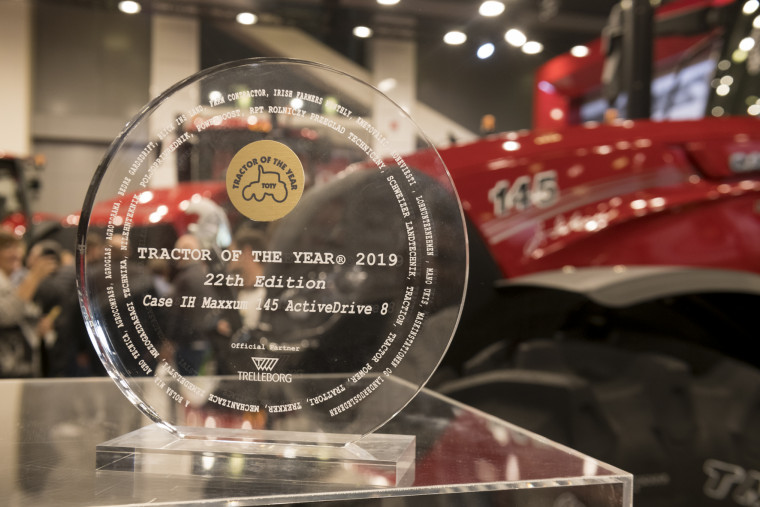 Case IH Maxxum 145 Multicontroller е носител на приза „Трактор на годината“ и наградата за „Най-добър дизайн“, за 2019г.