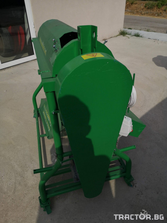 Машини за лозя / овошки Машини за чупене и почистване на бадеми Юринал 2 - Трактор БГ
