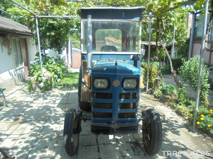 Трактори трактор друг Таishan-25 0 - Трактор БГ