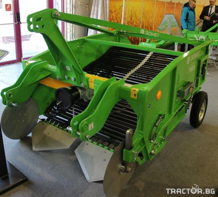Машини за зеленчуци Двуредови картофовадачки 22 - Трактор БГ