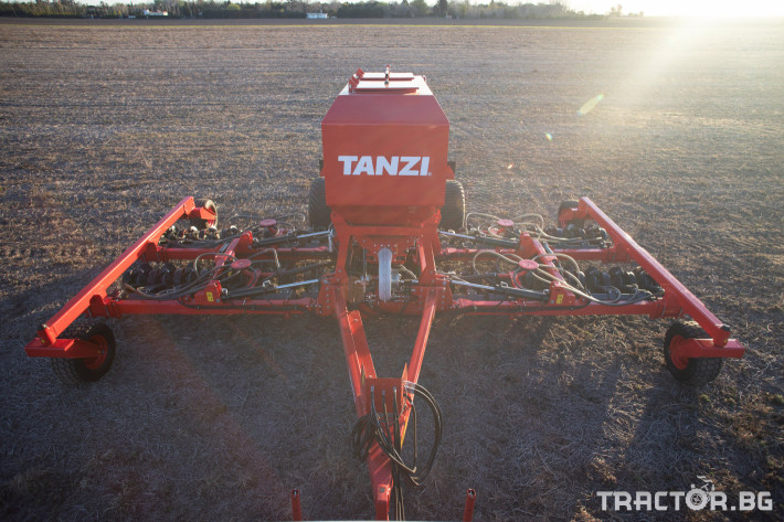 Сеялки No Till Tanzi Аржентиска сеялка Тanzi Тigon 8.42   8 метра Air Drill с Isobus регулиране нормата  на семена и тор 1 - Трактор БГ
