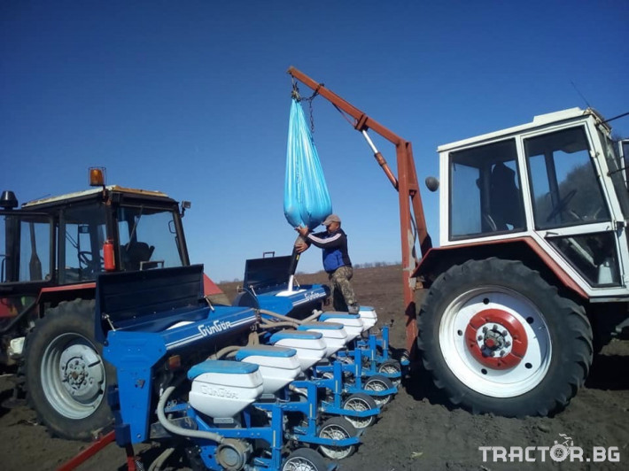 Части за трактори Диспенсър за тор и семена 11 - Трактор БГ