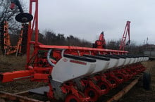 KUHN Planter 3 12R 9M00 - Трактор БГ