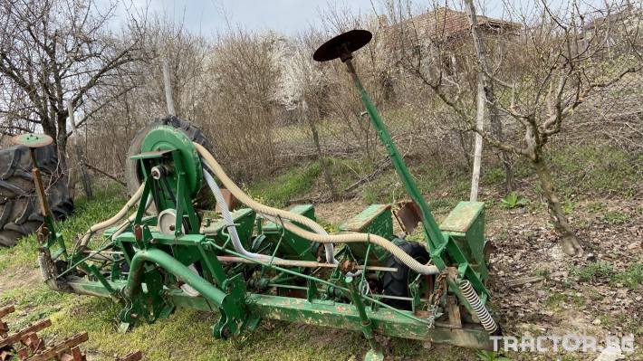 Сеялки български сеялки 1991 2 - Трактор БГ