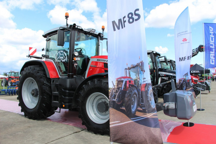 БАТА АГРО 2021: Първите продажби на новите трактори Massey Ferguson 8S са вече факт