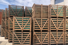 Внос Дървени палети с мрежа