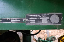 John-Deere 330 - Трактор БГ